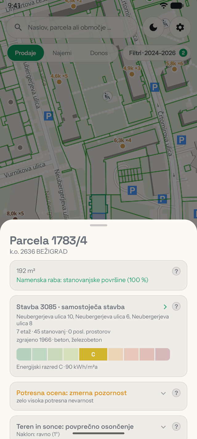 Tap na stavbo na zemljevidu odpre povzetek parcele, namenske rabe, energije, potresne in terenske ocene